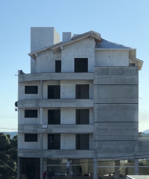 Edifício Comercial e Residencial P&C